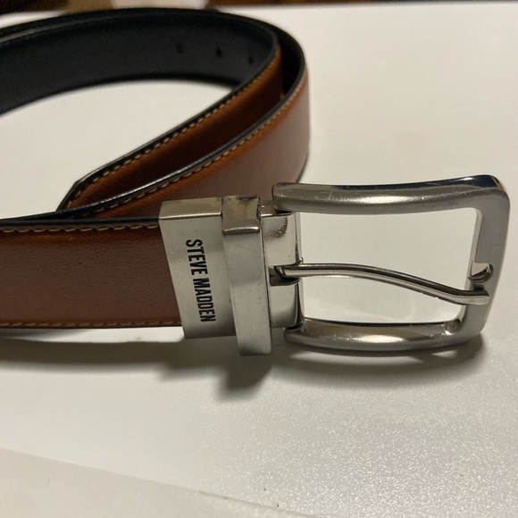Steve Madden Other - Steve Madden Reversible Black and Brown Leather Belt